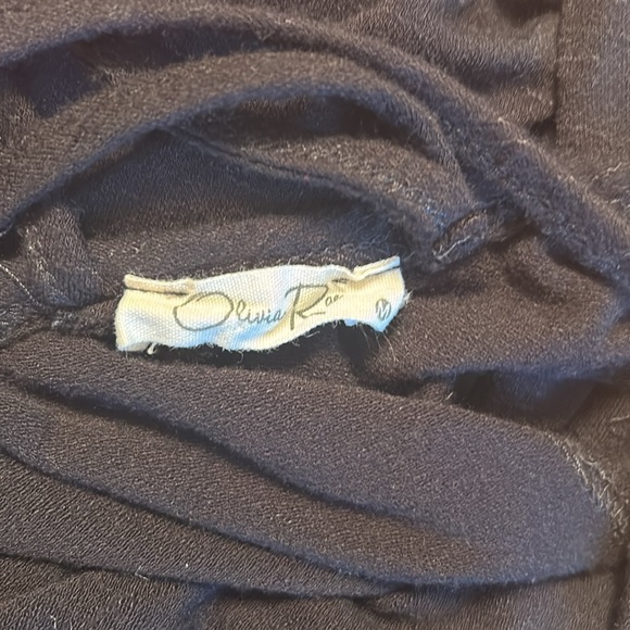 Long tank top, size medium in black - Picture 3 of 5